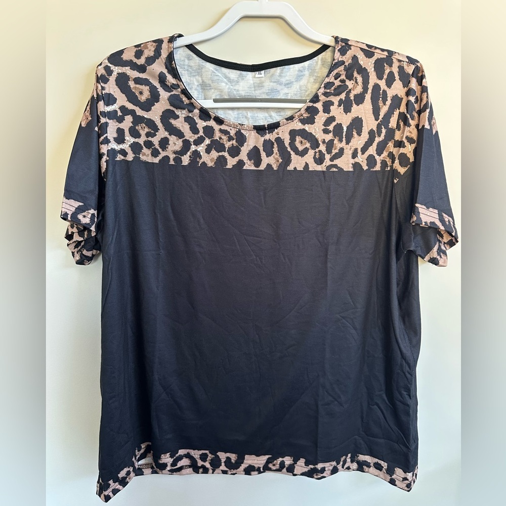 8/$20 Leopard Print and Black Women's Top Size XL New
